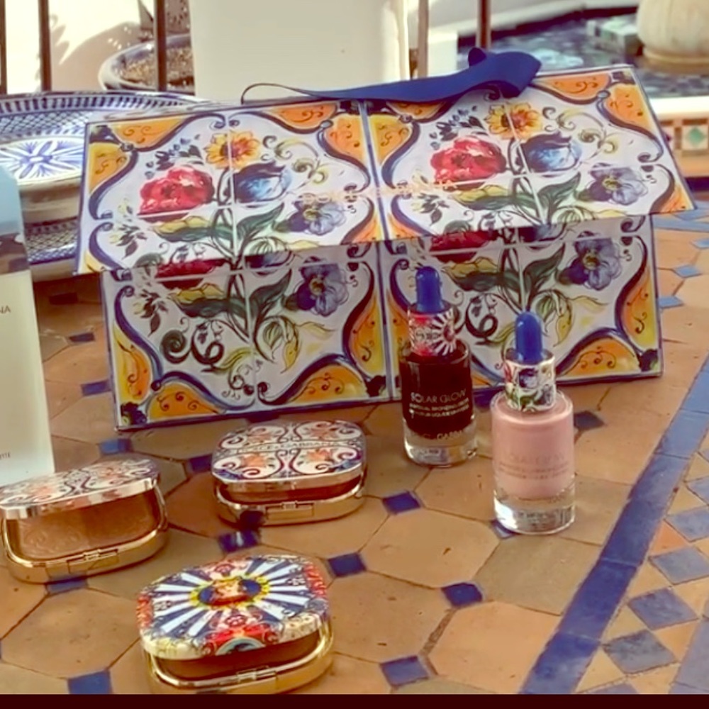 ISO ISO Dolce and Gabbana Majolica Make up set